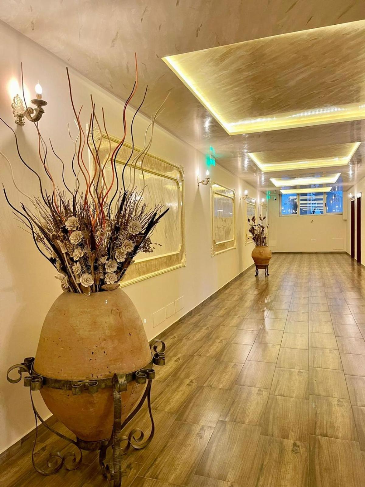 Hotel Vd Roleks Vlorë Εξωτερικό φωτογραφία